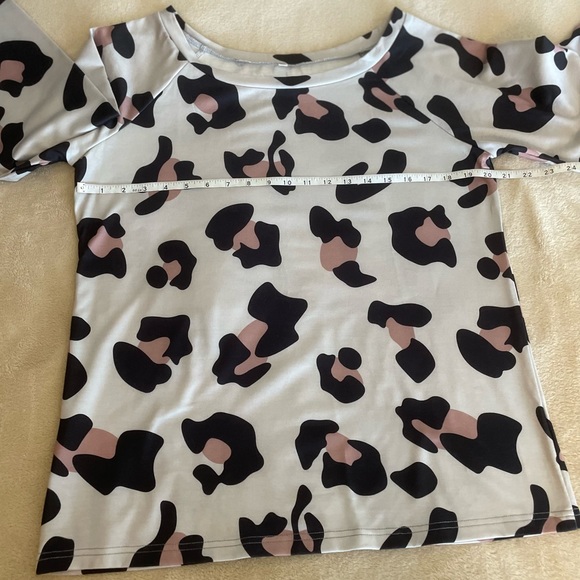 Off the Shoulder Animal Print Lightweight Sweater - Size S & M - Picture 10 of 15